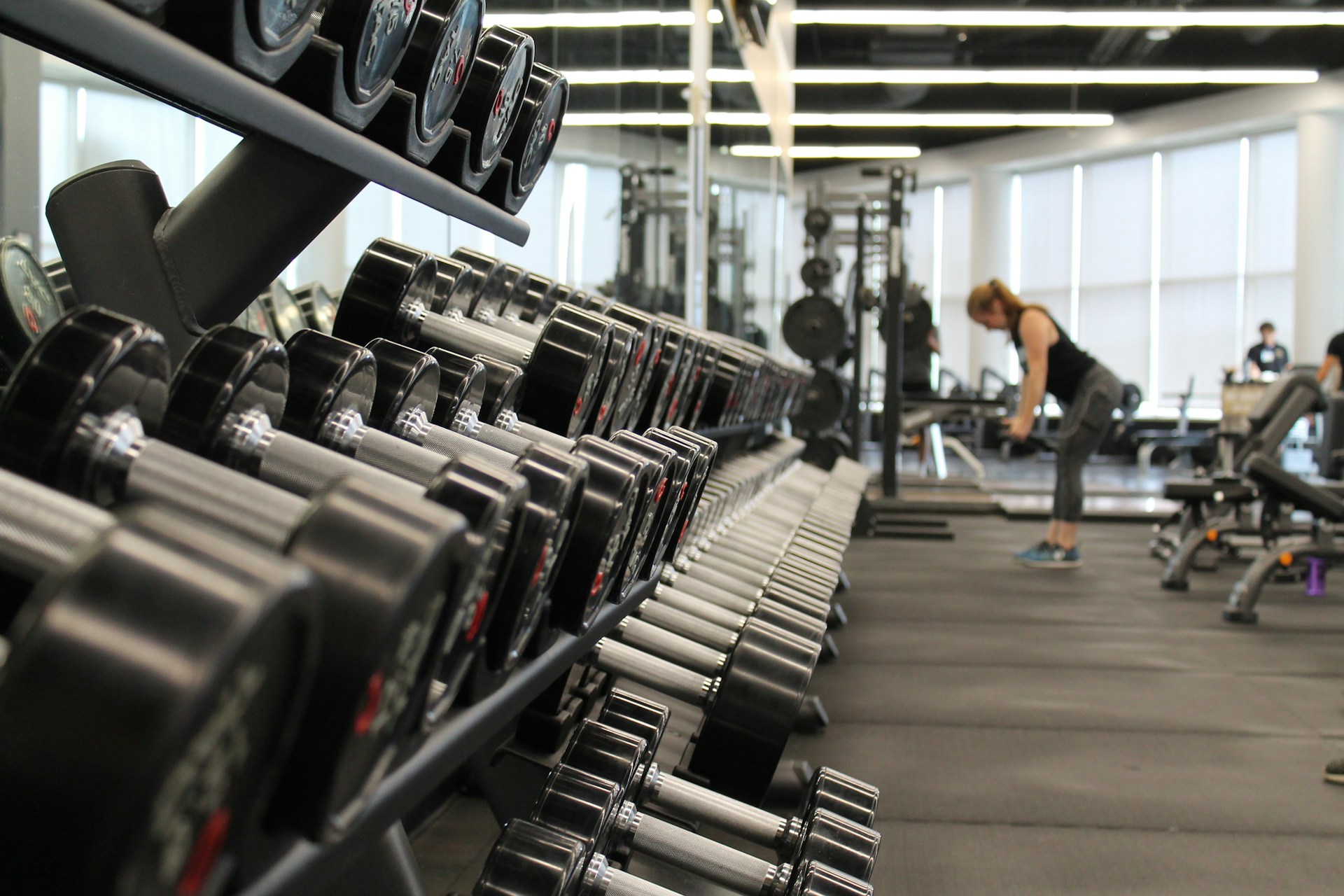 Ambiente de entrenamiento con pesas, imagen de referencia
